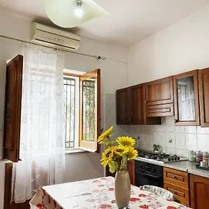 https://la-casetta-taormina.taorminaitalyhotels.com